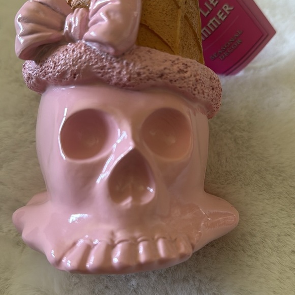 ☠️🍦NEW SUMMERWEEN UPSIDE DOWN MELTED ICE CREAM CONES INTO SKULLS☠️🍦 - Picture 6 of 7